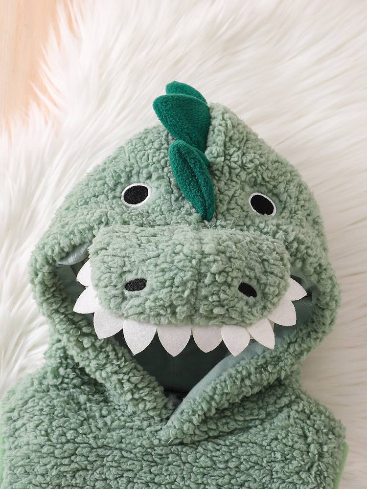 Close-up of the sage hood with felt teeth